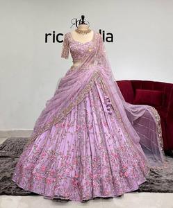 Ensemble Lehenga Choli brodé au design traditionnel de luxe avec tenue de mariée Dupatta pour femme prêt à expédier pour les mariages - Product Image 4