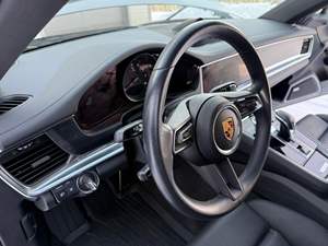 Panamera 4S Sport Turismo 2022, V6 Twin-Turbo de 443 hp, Tracción en las Cuatro Ruedas, Paquete Premium, Sin Modificar - Product Image 3