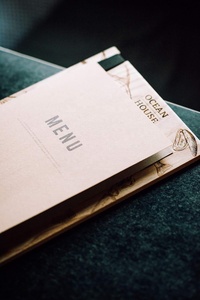 Cubierta de Menú de Madera Personalizada con Encuadernación en Cuero – Porta Menús con Logotipo Personalizado para Hoteles, Cafés y Bares - Product Image 6