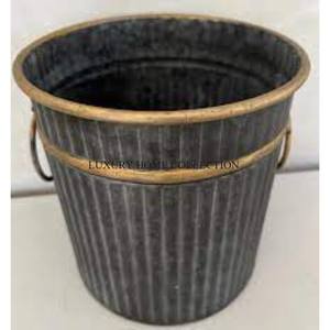 Cubo de basura de madera resistente a la corrosión de alta calidad con un exterior pulido perfecto para baños, cocinas u oficinas - Product Image 6