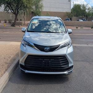 Toyota Sienna LE 2021 de 8 Pasajeros en EXCELENTE ESTADO - Product Image 1