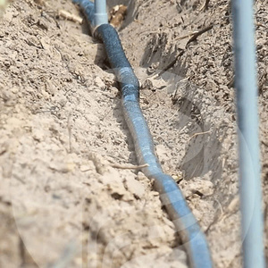 Tuyau plat en PE industriel pour l'irrigation agricole et les applications de construction avec taille de rouleau standard - Product Image 2