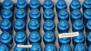 Premium Metal Pet <b>Urn</b> with Paws in Heart Design Small Dog <b>Cat</b> Ashes Keepsake Handmade Cremation Memorial <b>Urn</b> Wholesale - Product Image 4