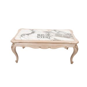Table basse rectangulaire de luxe avec plateau en marbre blanc veiné gris et cadre finition crème sculpté à la main pour les intérieurs classiques - Product Image 1