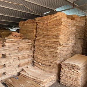 Feuilles de placage de garantie de 1.7mm / 1.8mm / 2.0mm d'épaisseur de vente en gros d'eucalyptus Matériau stable Placage de noyau vietnamien rentable - Product Image 3
