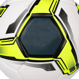 Ballon d'entraînement de football de meilleure qualité avec logo personnalisé fait à la main en cuir véritable nouveau style de football avec technique thermoscellée en vente - Product Image 5