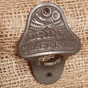 Abrebotellas de pared con cuerpo de metal pesado y estilo antiguo ideal para cocinas rústicas o bares de granja - Product Image 3