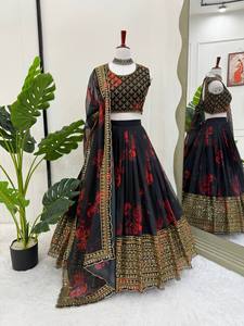 Nouveau lancement de la collection Heavy Boutique d'organza moderne gaufré à séchage rapide Lehenga Choli pour les fêtes - Product Image 4