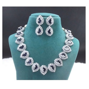 Ensemble de bijoux de mariée plaqué or de qualité luxe boucles d'oreilles en laiton pour les fêtes de mariage à bas prix de l'Inde - Product Image 1