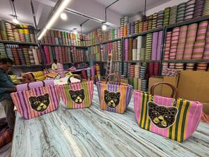 Sac Mini à Fermeture Éclair Réutilisable en Nylon et PP Recyclé, Imprimé Offset et Sérigraphié, avec Sangle en PP Écologique et Recyclable - Product Image 6