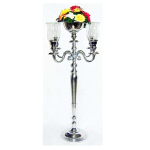 Grand candélabre debout au sol en métal avec cheminée en verre transparent Candélabre brillant argenté Bougie à 5 bras avec votive en verre - Product Image 2