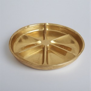 Assiette de chargeur ronde de luxe en aluminium et verre fabriqués à la main serveur de fruits secs trois compartiments finition or Antique pour la décoration intérieure - Product Image 3