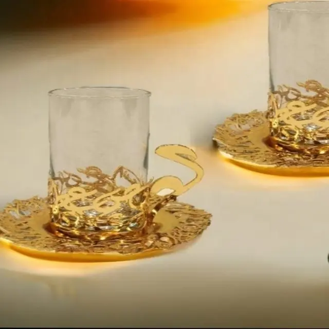 Grosir logo kustom kualitas tinggi cangkir kopi teh logam kualitas tinggi Arab mewah set enam cangkir hadiah piring logam
