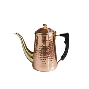 Bouilloire de forme ronde au design moderne, de qualité supérieure, en cuivre martelé avec poignée en laiton, en provenance d'Inde - Product Image 5