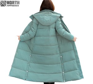 Veste d'hiver épaisse et chaude à fermeture éclair avec capuche Split Puffer Outerwear Snap Closure Breathable Women's Parkas From Pakistan - Product Image 3