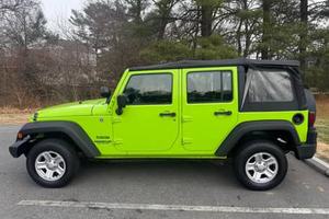 JEEP Wrangler Unlimited Sport 4x4 2012, el más vendido, transmisión manual de 6 velocidades, color Gecko Pearl Coat, mayormente sin modificar - Product Image 2