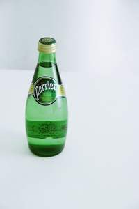 Eau minérale gazeuse naturelle Perrier 33cl, 50cl, 1L en vente au prix de gros - Product Image 5