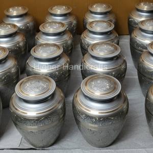 Vente en gros d'urnes funéraires modernes en laiton gravées à la main pour adultes, hommes et femmes, cendres, fournitures funéraires en vrac en aluminium - Product Image 1