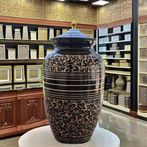 Elegante urna de cremación con diseño floral, recuerdo conmemorativo decorativo y funcional para cenizas humanas - Product Image 1