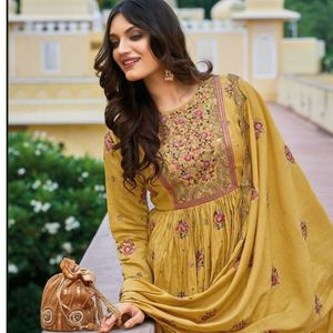 Nouveau festival porter de la soie lourde et du travail de broderie costume Sharara avec travail de broderie Dupatta - Product Image 1