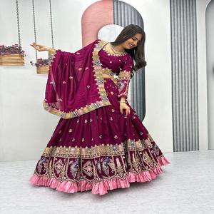 Lehenga Choli para Mujer, Diseño Vichitra, con Bordado Intenso, Lentejuelas y Hilo, Interior de Micro Algodón, Hecho en India - Product Image 1