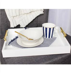 Plateaux de forme rectangulaire de vente chaude plateau de service en bois massif avec poignées en métal pour la maison et les restaurants à un prix compétitif - Product Image 3