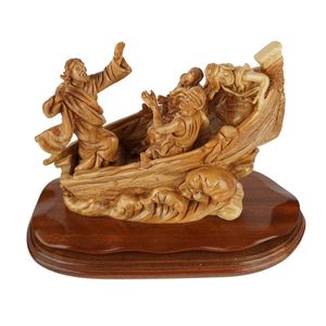 Escena de barco tallada a mano "Jesús calma la tormenta" – Escultura exclusiva de madera de olivo de Belén (36 cm) - Product Image 1