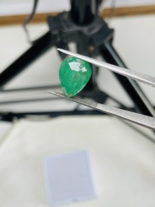 Esmeralda Natural de Zambia, Corte Pera, 6.31 Quilates, Piedra Preciosa de Buena Calidad, Lustre, Color Verde Agradable, Pulido Perfecto para Cualquier Joyería - Product Image 4