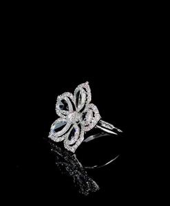 Bague de luxe pour femme en or massif 10K plaqué rhodium avec diamant de laboratoire, taille poire rose, pierre centrale et pierres latérales, idéale pour un anniversaire - Product Image 4