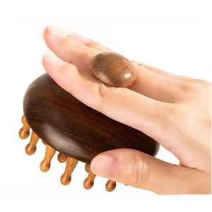 Peine de Madera Natural Pulido y Duradero para Masaje Capilar, Desenredante de Cabello de Dientes Anchos, Masajeador de Cuero Cabelludo para Hombres y Mujeres - Product Image 2