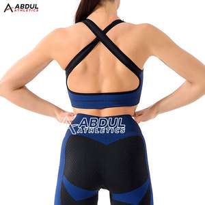 Ensemble de yoga avec tissu extensible et coupe confortable pour l'entraînement et l'exercice, parfait pour la salle de sport et les activités de plein air - Product Image 4