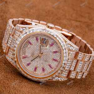 Nouveau lancement montre-bracelet en diamant Moissanite entièrement glacé en or rose avec cadran baguette rose accrocheur barre de bâton montre à date automatique - Product Image 1