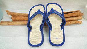 Zapatillas de ratán natural de alta calidad de Vietnam, zapatos de Casa tejidos hechos a mano, calzado ligero y cómodo para interiores y exteriores - Product Image 4