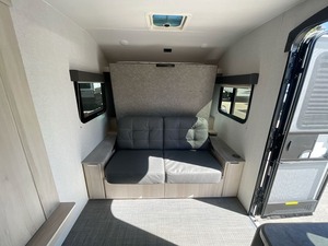 Caravanes de voyage d'occasion Winnebago Industries Hike H210RB 2021 - Product Image 4
