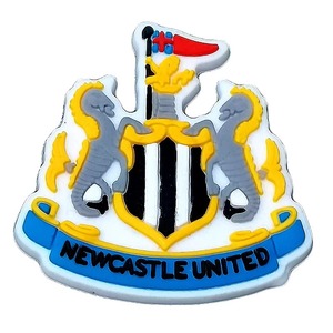 ขายส่งเครื่องประดับโลโก้กีฬาแบบเย็บติด ทำจากยางพีวีซีกันน้ำ รูปการ์ตูน ทีมฟุตบอล รูปหัวใจ อักษร ดอกไม้ สำหรับตกแต่งหมวก - Product Image 1