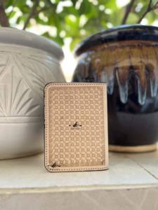 ผู้ถือหนังสือเดินทางหนังมีดีไซน์ใหม่หนังสไตล์ตะวันตกขายดีไม่ซ้ำใครมัลติฟังก์ชั่นอุปกรณ์การเดินทาง - Product Image 4