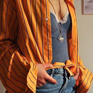 สร้อยคอจี้แฟชั่นทรงพีระมิดเพล็กซิกลาสในดีไซน์หรูหรา - Product Image 2