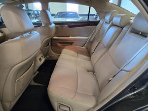 Toyota Avalon 2011 con caja de cambios automática, asientos de cuero, dirección izquierda, cámara trasera, portaequipajes de aleación de aluminio, tamaño de neumático R17 - Product Image 6