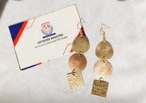 Pendientes minimalistas de latón con peso ligero - accesorios de moda modernos - JOYERÍA INDIA - Product Image 2