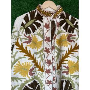 Venta al por mayor indio TNT algodón chaquetas invierno hecho a mano abrigo bordado Suzani chaqueta ropa de mujer chaqueta Unisex - Product Image 3