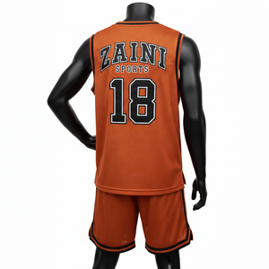 Conjunto deportivo de jersey de malla de poliéster transpirable premium de 180 GSM, naranja y negro, con estampado serigrafiado y logotipo personalizado. - Product Image 3