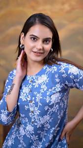 Listo para usar Mujeres Heavy Rayon Short Kurtis Indian Made Traditional Wear Disponible al mejor precio al por mayor - Product Image 3