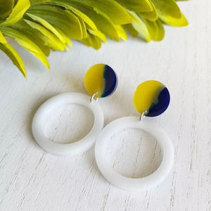 Boucles d'oreilles pendantes de luxe en résine, style hip-hop, design personnalisé, colorées, tendance, imitation perle, fournisseur indien, mariages - Product Image 1