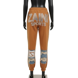 Pantalon de jogging pour femme en molleton de coton et polyester de qualité supérieure, 300 GSM, marron, avec panneau en strass, logo personnalisé par transfert thermique - Product Image 2