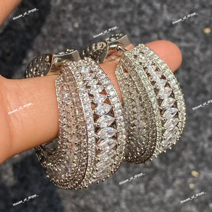 Élégantes boucles d'oreilles créoles multi-rangs en argent 925 avec pierres scintillantes de type diamant moissanite, boucles d'oreilles statement pour femmes - Product Image 2