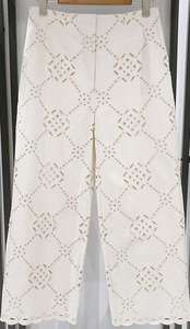 Ensemble de vêtements de mode en coton solide de haute qualité, nouveau design, automne 2025, femmes, hauts brodés creux, manteau + pantalon capri + ensembles courts - Product Image 5