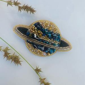 Breloques de sac à main tendance avec perles de rocaille brodées, fleurs et logo personnalisé - Product Image 2