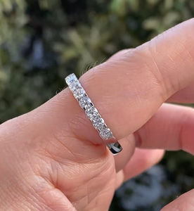 Bague de mariage 1TCW blanc rond coupe Moissanite diamant anniversaire éternité bague de fiançailles avec bande assortie - Product Image 1