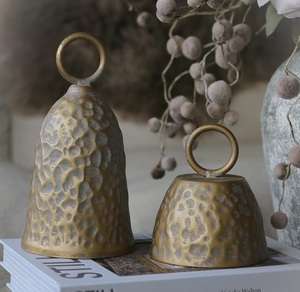 Cloches de vache en laiton antiques modernes pour les chèvres de vaches et les intérieurs de grange avec le style traditionnel de village - Product Image 5