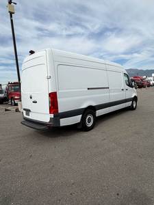 Ahorre en Grande con la Camioneta de Carga Mercedes-Benz 2500 2019-2023 - 188HP, Automática de 5 Velocidades, en Venta, Exportación a Todo el Mundo - Product Image 4